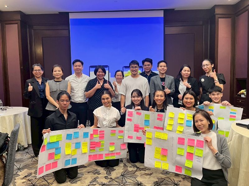 ทีมงานเก็บข้อมูล workflow ของแผนกร่วมกับเจ้าหน้าที่โรงพยาบาล